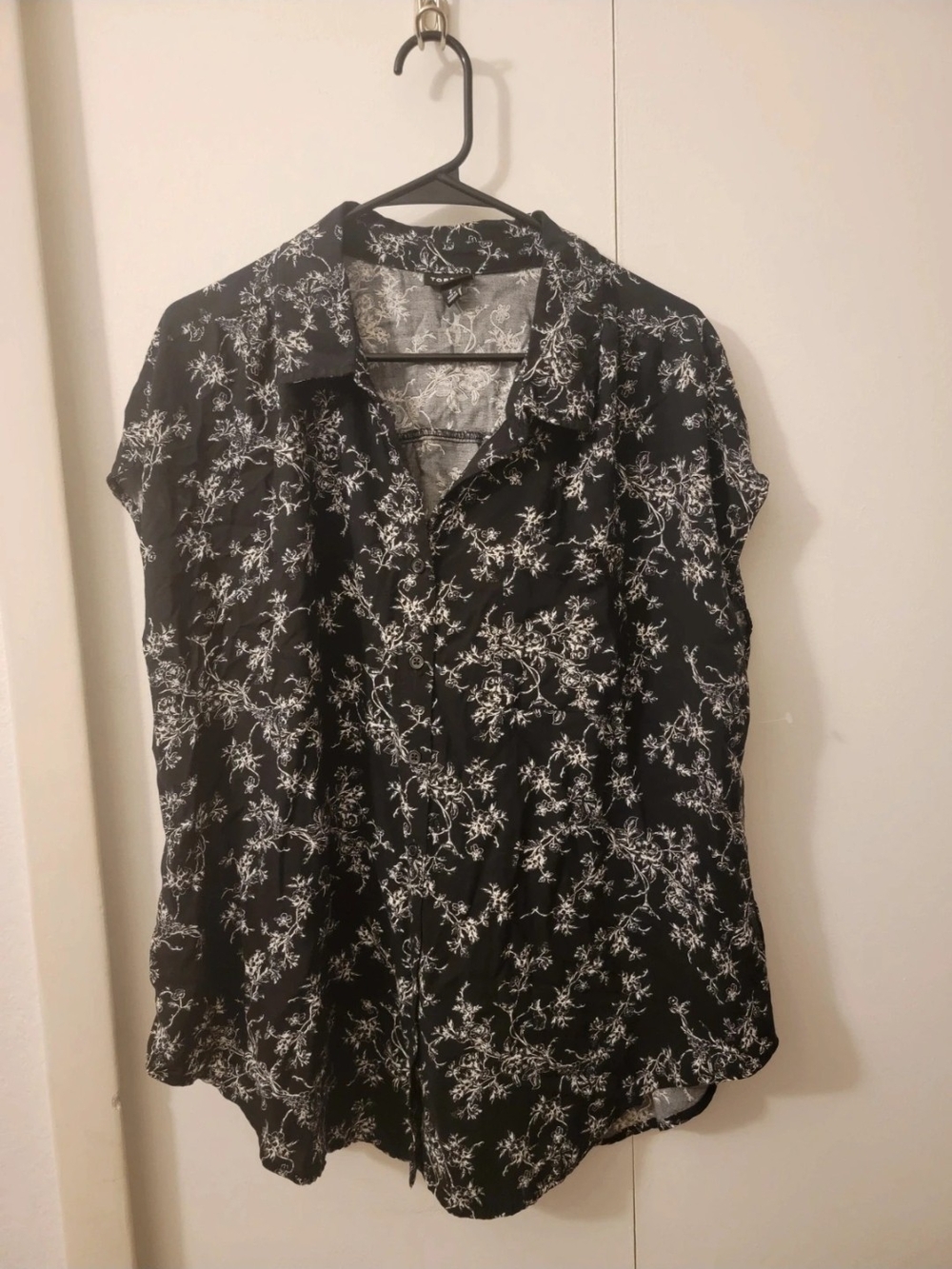 torrid Black Button-Front Floral Short-Sleeve Shirt